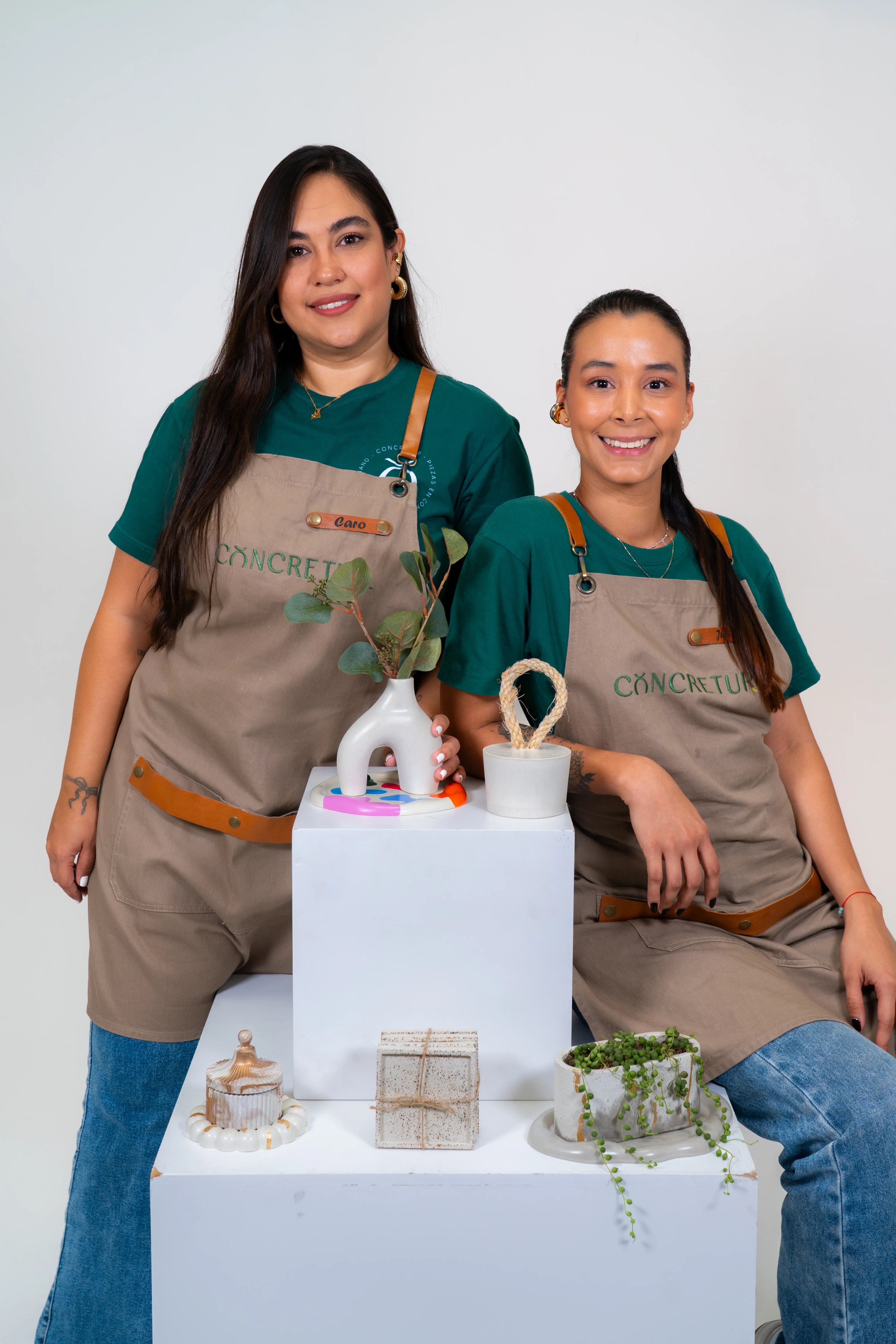 Carolina y Juliana en su taller
